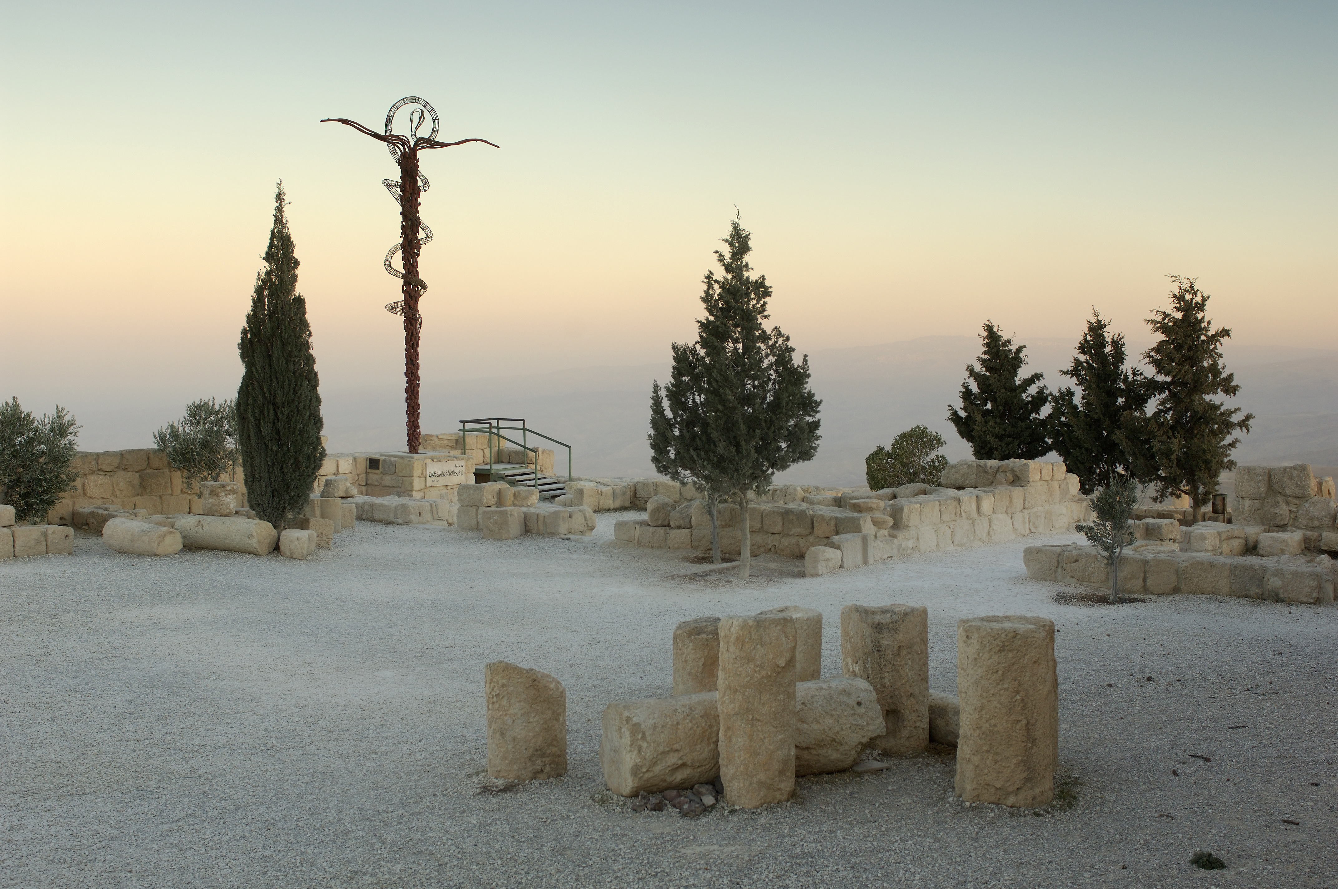 mnt nebo